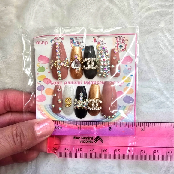 Rhinestone Embellished Nail Set - Picture 2 of 3